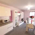 Lilla By Connexion דירה מנטון
