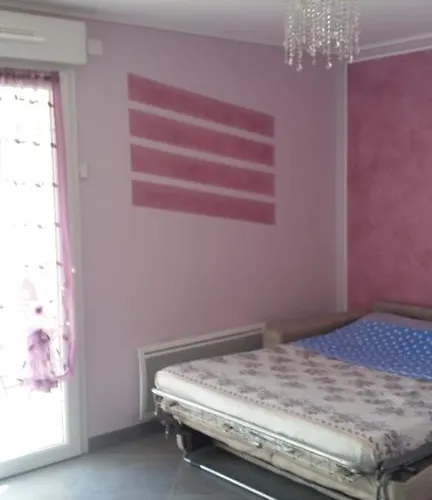 Lilla By Connexion דירה מנטון